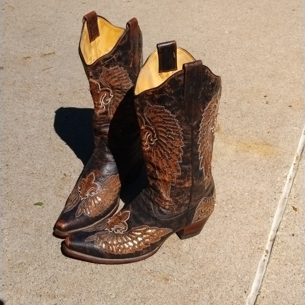 Corral Ladies Distressed Sparkle Toe Wing Fleur De Lis Sequence Boot size 9.5